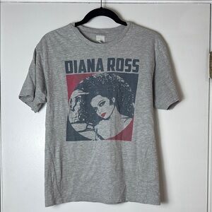 Diana Ross Gray Graphic Print T Shirt - Size Medium